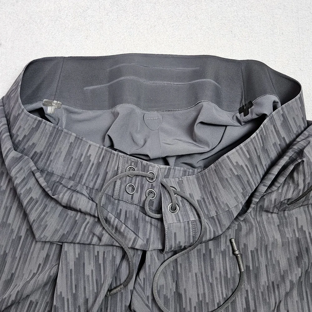 Lululemon Board Shorts Men's 36 Swim Trunks Unlined No Mesh Gray‎ Striped